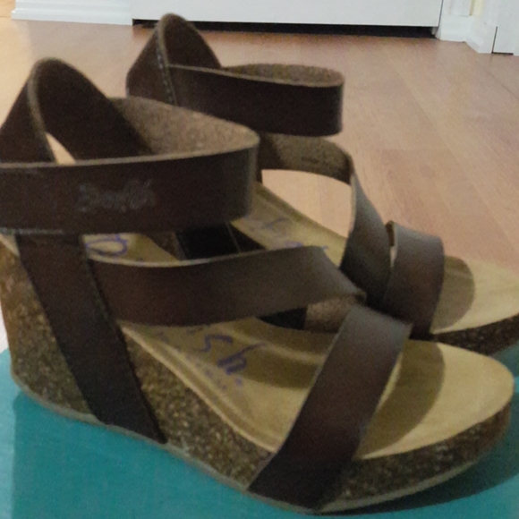 Blowfish Malibu with sexy strap-on shoes - Picture 4 of 6